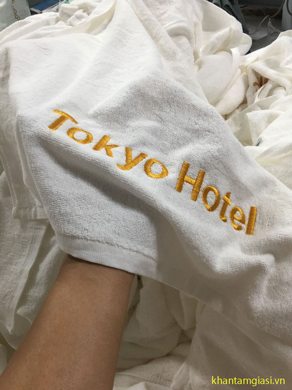khăn dệt thêu logo tokyo